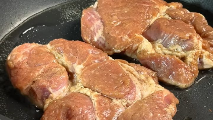 Vepřové plátky na rajčatech a česneku