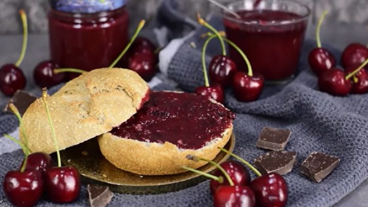 Třešňový džem s hořkou čokoládou Třešňový džem s hořkou čokoládou