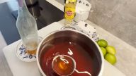 Jednoduchý domácí sirup z máty a citronu