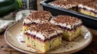 Vláčná cuketová buchta s marmeládou