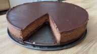 Čokoládový cheesecake s jemnou polevou