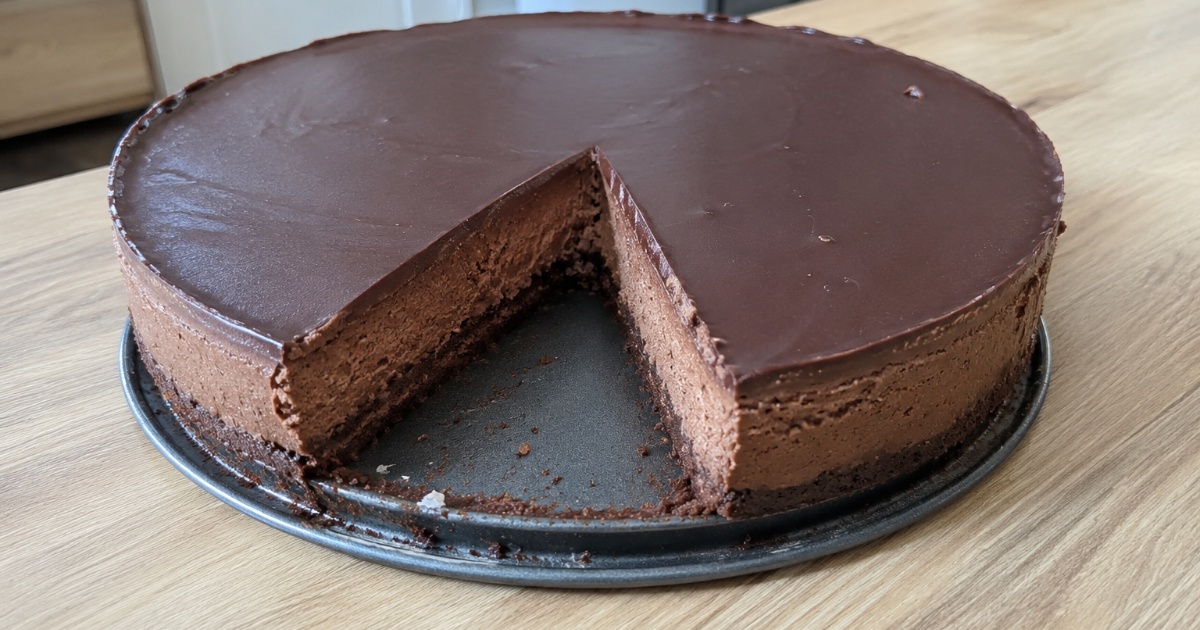 Čokoládový cheesecake s jemnou polevou