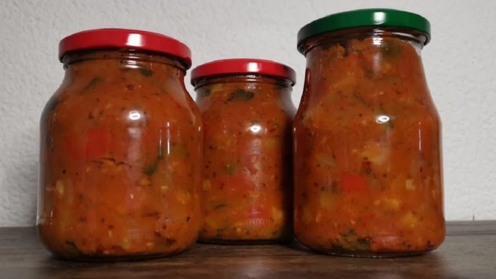 Cuketová směs s rajčaty a bylinkami Cuketová směs s rajčaty a bylinkami