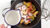 Domácí broskvový sirup jen ze 3 ingrediencí