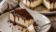 Krémový cheesecake s čokoládovou polevou