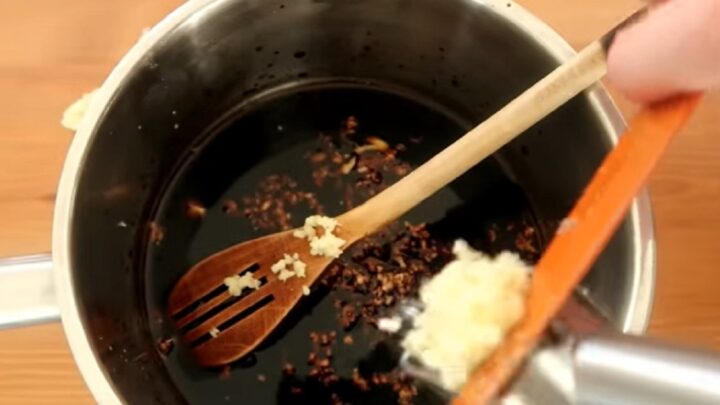 Domácí Teriyaki omáčka s česnekem
