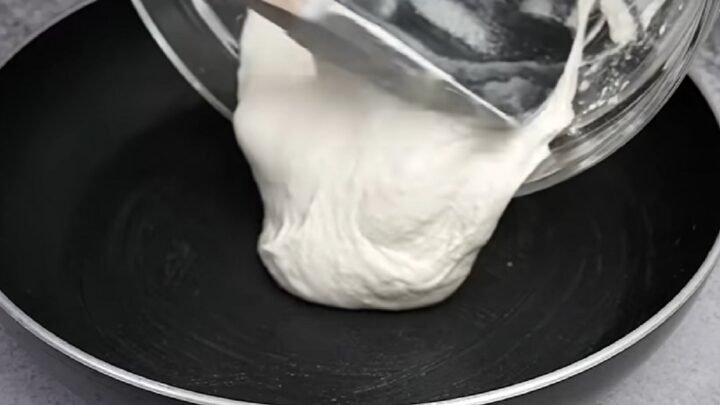 Rychlá domácí pizza bez hnětení se sýrem