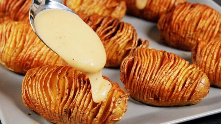 Pečená bramborová harmonika s omáčkou