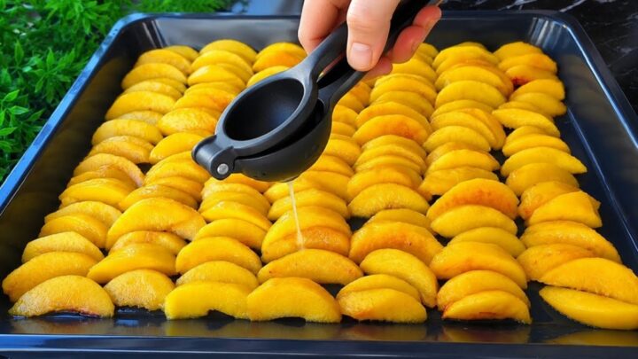 Pečený broskvový kompot se skořicí Pečený broskvový kompot se skořicí