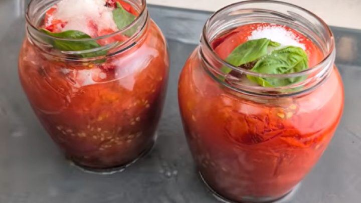 Zavařená pečená rajčata ze 2 ingrediencí