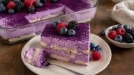 Ube tiramisu s mascarpone a lesním ovocem