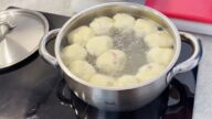 Lehké tvarohové knedlíky s jahodami