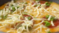 Tortillová omeleta s vejci a sýrem