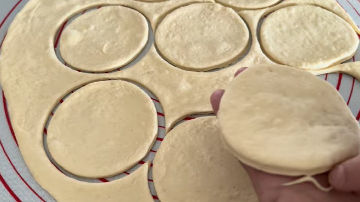 Kynuté koblížky obalené v cukru