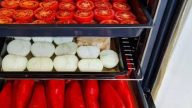 Pečená adžika s cibulí a česnekem