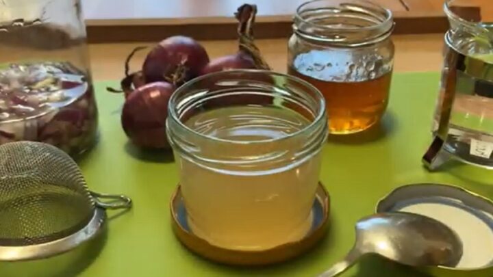 Domácí cibulový sirup proti kašli Domácí cibulový sirup proti kašli
