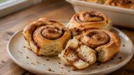 Skořicoví šneci s máslovou náplní