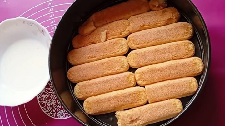 Nepečený jablečný dort s jemným krémem