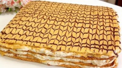 Řezy Napoleon s karamelem a ořechy