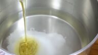Papriky v medovém nálevu s chilli