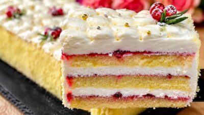 Piškotové řezy se šlehačkou a marmeládou