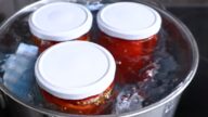 Papriky v medovém nálevu s chilli