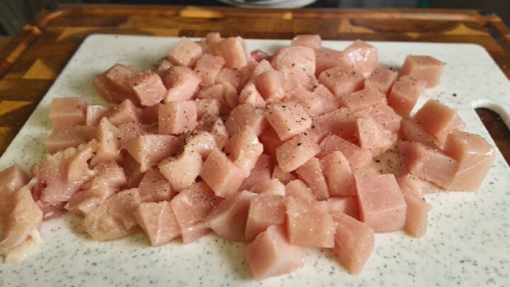 Zapečené kuřecí kousky v sýrové peřině