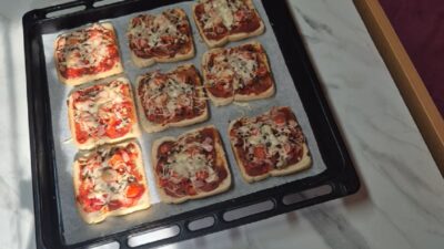 Minipizzy z toustového chleba s žampiony