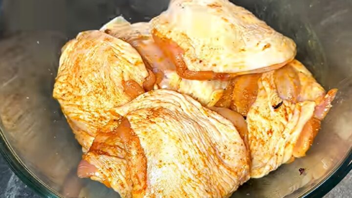 Kuřecí na švestkách, cibuli a česneku