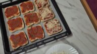 Minipizzy z toustového chleba s žampiony