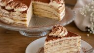 Palačinkový dort s mascarpone a kávou