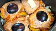 Kuřecí na švestkách, cibuli a česneku