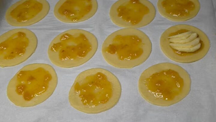Rychlé koláčky s jablky a marmeládou