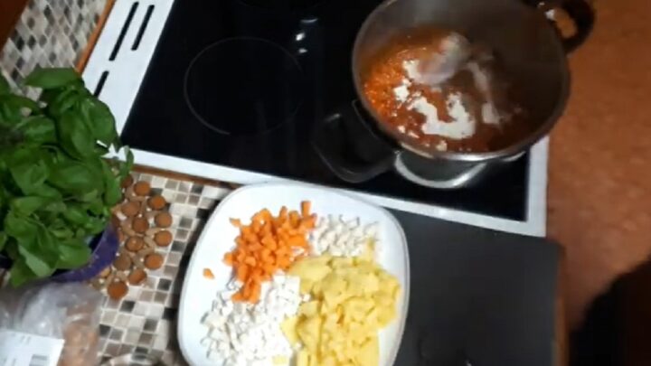 Hospodská frankfurtská polévka