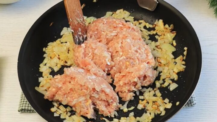 Lasagne s kuřecím masem a mozzarellou