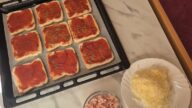 Minipizzy z toustového chleba s žampiony