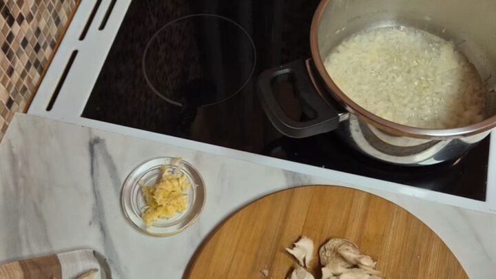 Falešná dršťková polévka s hlívou ústřičnou