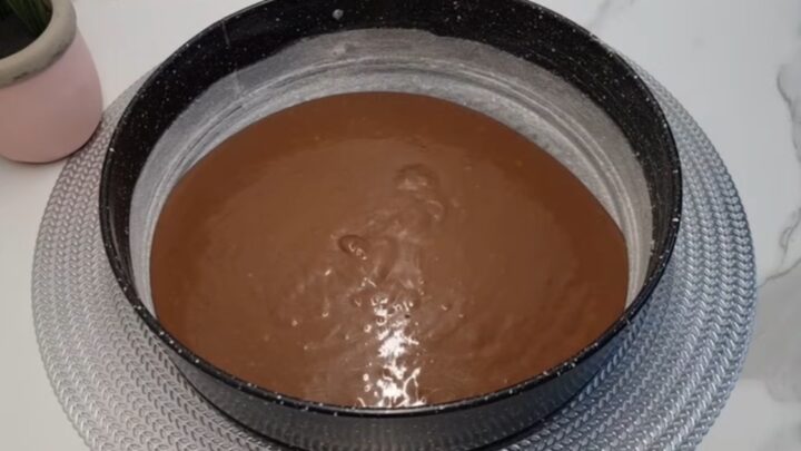 Kávový dort s nutellovým krémem a ořechy