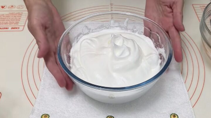 Piškotová roláda s marmeládou a vanilkou