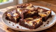Mramorové brownies se smetanovým krémem