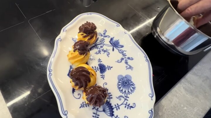 Rychlé domácí profiterolky s čokoládou