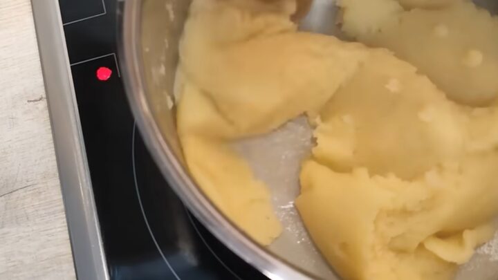 Profiterolky s vanilkovým krémem