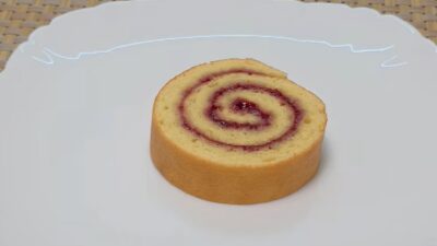 Piškotová roláda s marmeládou a vanilkou