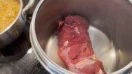 Znojemská hovězí pečeně se slaninou