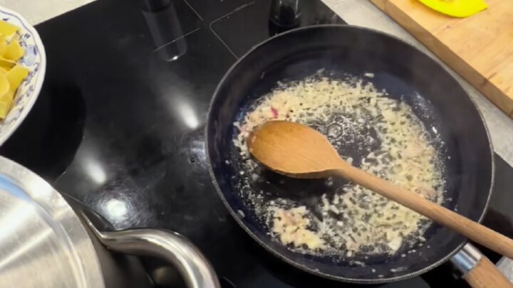 Houby na smetaně s nudlemi pappardelle