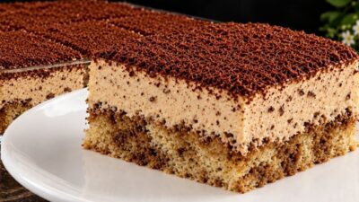 Rychlé pečené tiramisu řezy s krémem