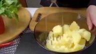Bramborové řízky plněné šunkou a sýrem